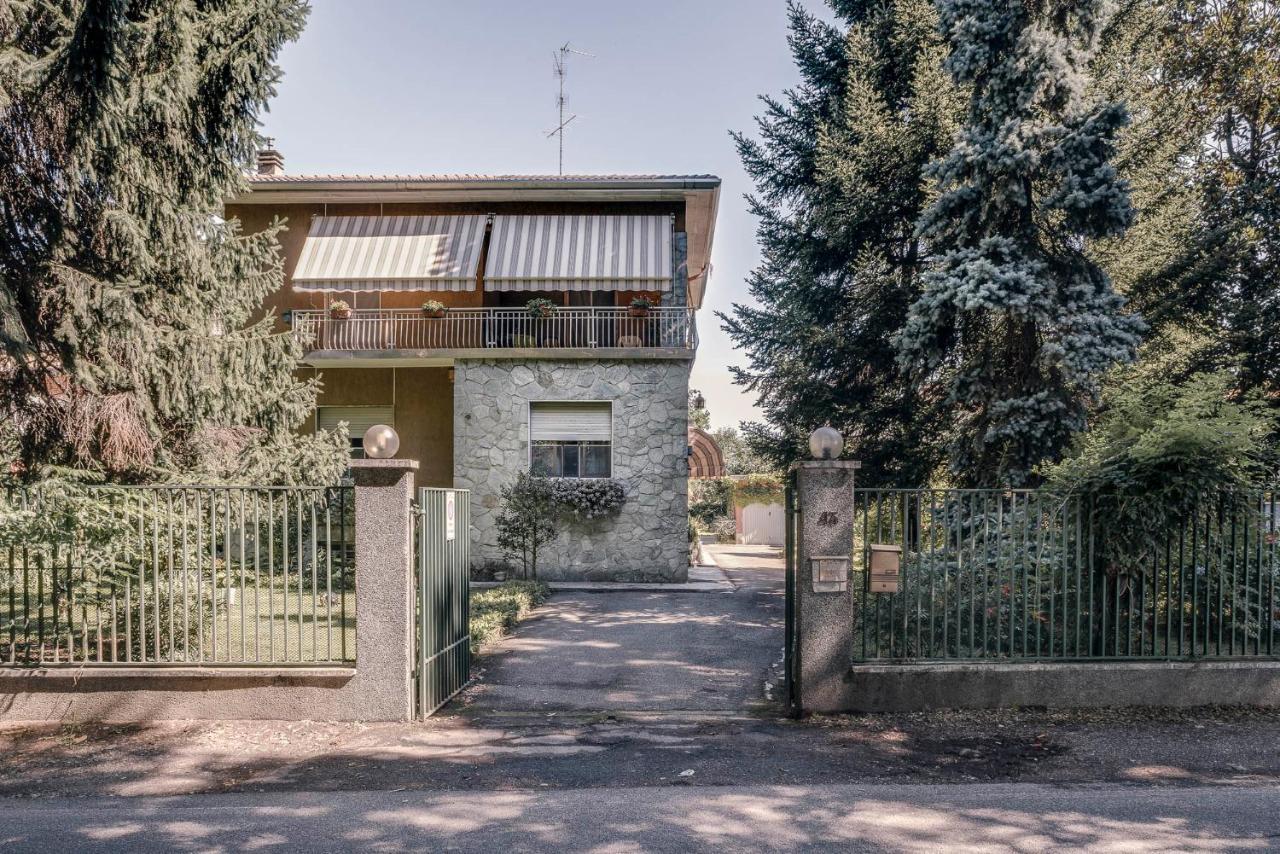 Sentirsi A Casa, Lontano Da Casa-Feel At Home Away From Home Caronno Pertusella エクステリア 写真