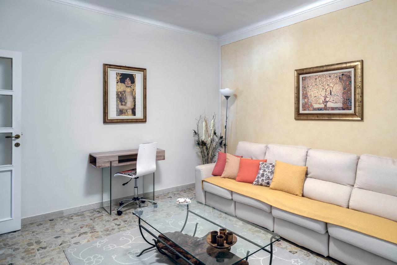 Sentirsi A Casa, Lontano Da Casa-Feel At Home Away From Home Caronno Pertusella エクステリア 写真