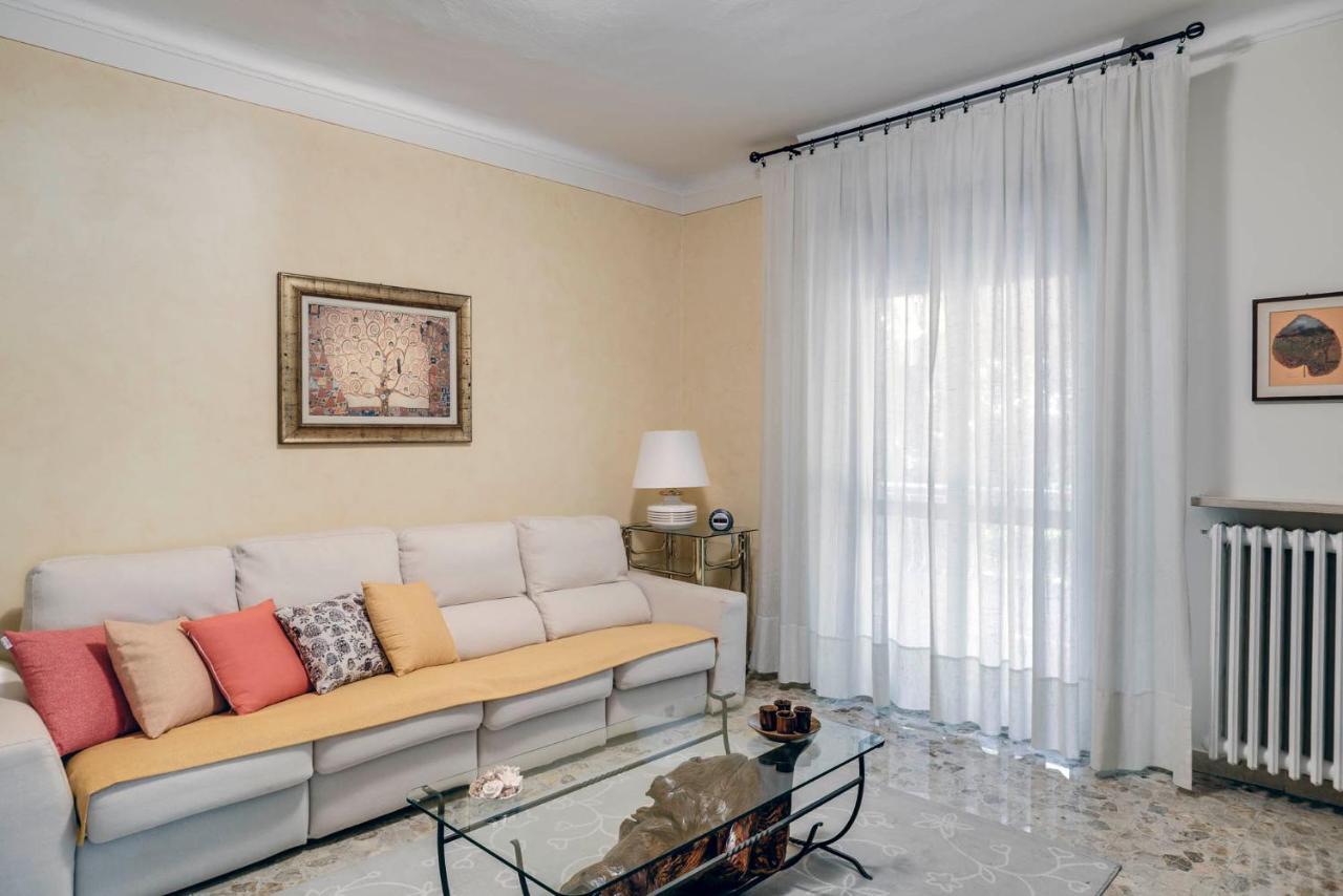 Sentirsi A Casa, Lontano Da Casa-Feel At Home Away From Home Caronno Pertusella エクステリア 写真